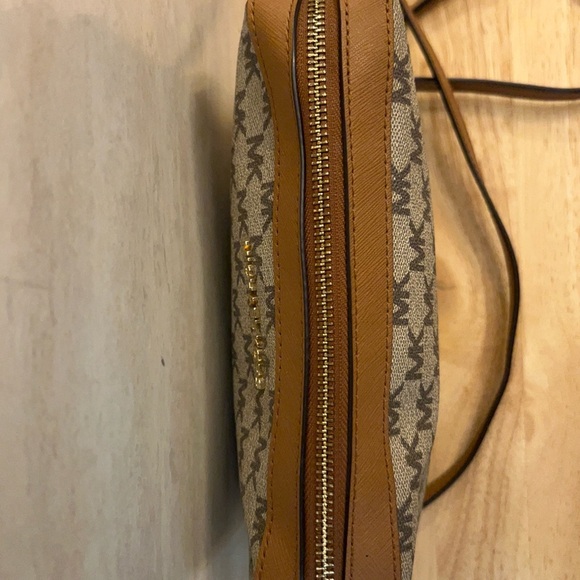 Michael Kors Jet Set monogrammed Logo Crossbody Bag - Picture 8 of 16